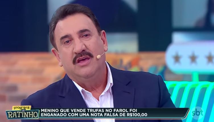 Ratinho se emocionou ao saber da história de jovem rapaz - Foto SBT