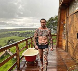 Felipe Titto em seu empreendimento Cabana Home - Foto Instagram