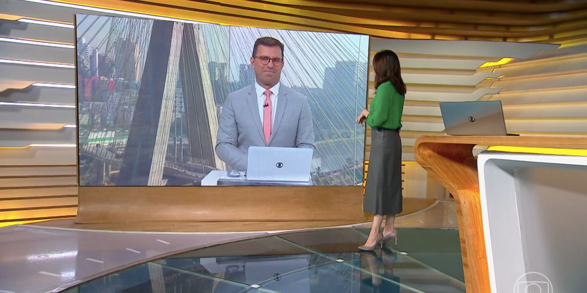 Rodrigo Bocardi no estúdio do Bom Dia São Paulo e Ana Paula Araújo no Bom Dia Brasil (Foto: Reprodução / Globo) Rodrigo Bocardi no estúdio do Bom Dia São Paulo e Ana Paula Araújo no Bom Dia Brasil (Foto: Reprodução / Globo)