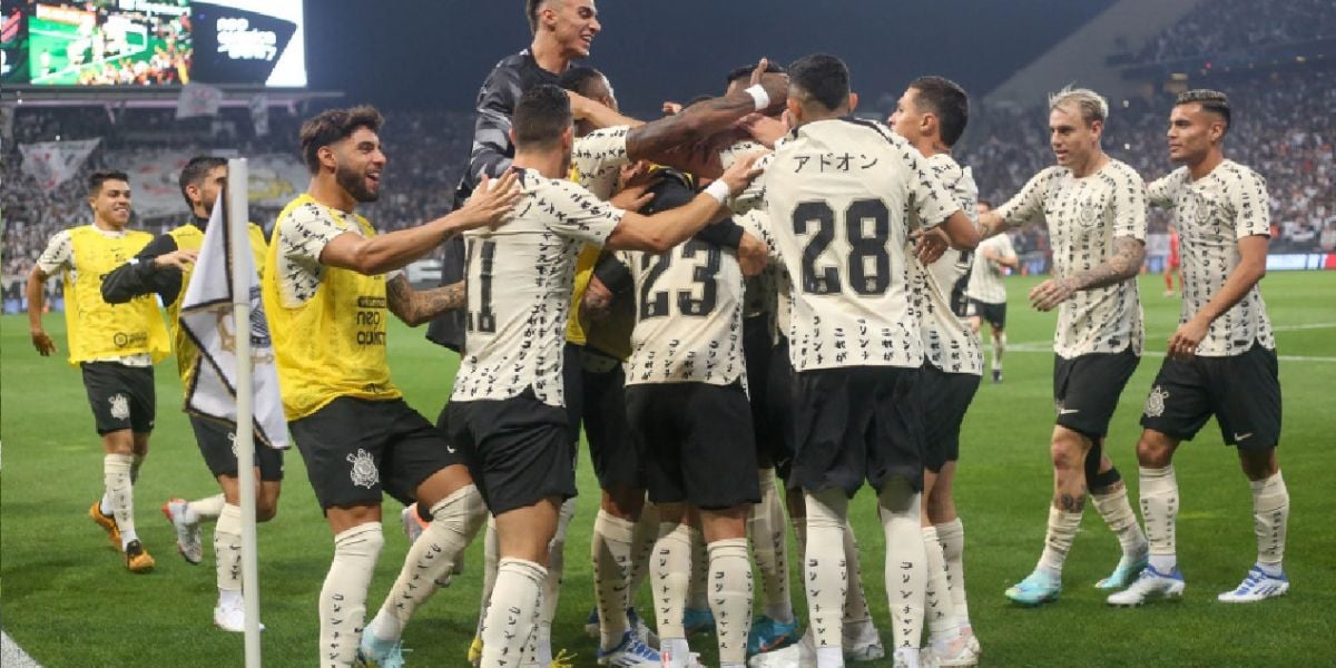 Time do Corinthians em campo - Foto: Internet