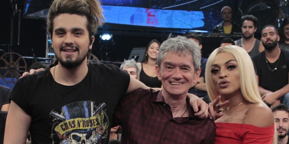 http://tvfoco.uai.com.br/wp-content/uploads/2015/05/Daniela-Mercury.jpg