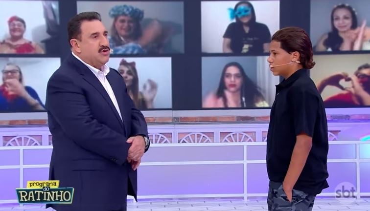 Ratinho se emocionou ao saber da história de jovem rapaz - Foto SBT