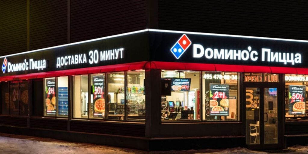 A rede de restaurantes enfrenta uma forte crise na Rússia, por conta da guerra (Reprodução: Internet)