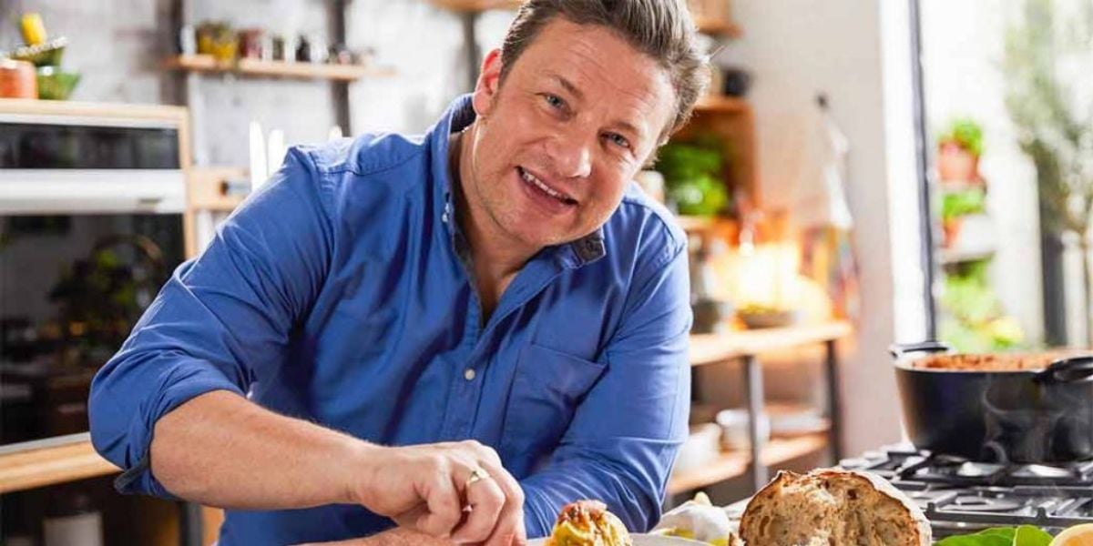 Jamie Oliver é um famoso chef de cozinha inglês e apresentador de programas de televisão (Reprodução: Internet)