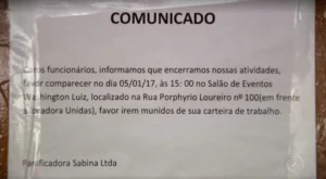 Aviso na porta da padaria informou os funcionários sobre encerramento das atividades - Foto G1 Aviso na porta da padaria informou os funcionários sobre encerramento das atividades - Foto G1