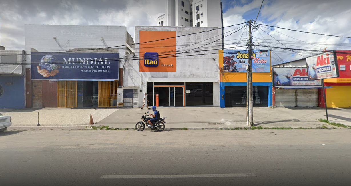 Agência do Itaú, localizada na Avenida Presidente Dutra, Feira de Santana, na Bahia (Foto Reprodução/GoogleMaps)