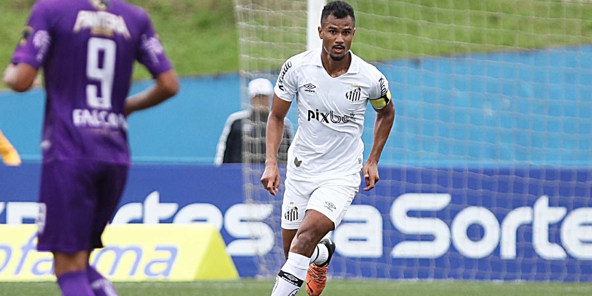 Derick formado nas categorias de base do  Santos - (Foto: Internet)