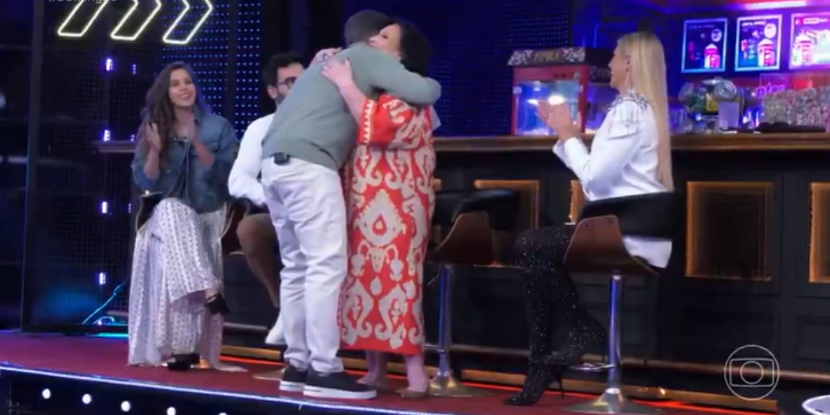 http://tvfoco.uai.com.br/wp-content/uploads/2015/05/Daniela-Mercury.jpg