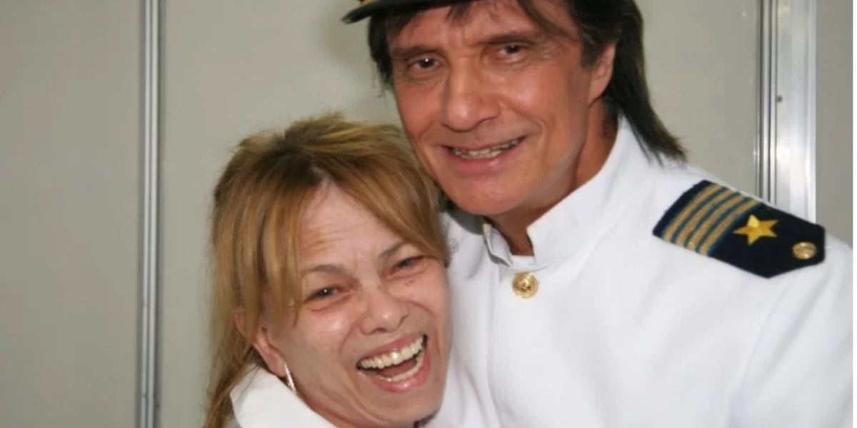 Roberto Carlos ao lado de Carminha (Foto: Reprodução/ Internet)