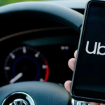 Celular com o aplicativo Uber (Foto: Reprodução, Quatro Rodas)
