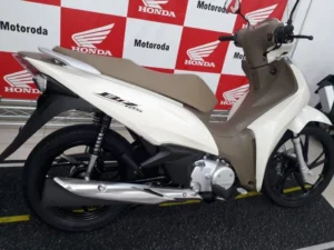 Honda Biz segue sendo uma das queridinhas do brasileiro pelo conforto e versatilidade - Foto Internet