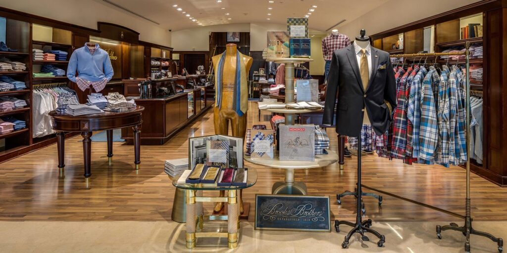 Interior de uma loja Brooks Brothers (Foto: Reprodução, InforMoney)