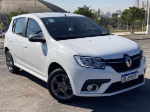 Renault Sandero sai de linha no Brasil após 15 anos - Reprodução Internet Renault Sandero sai de linha no Brasil após 15 anos - Reprodução Internet