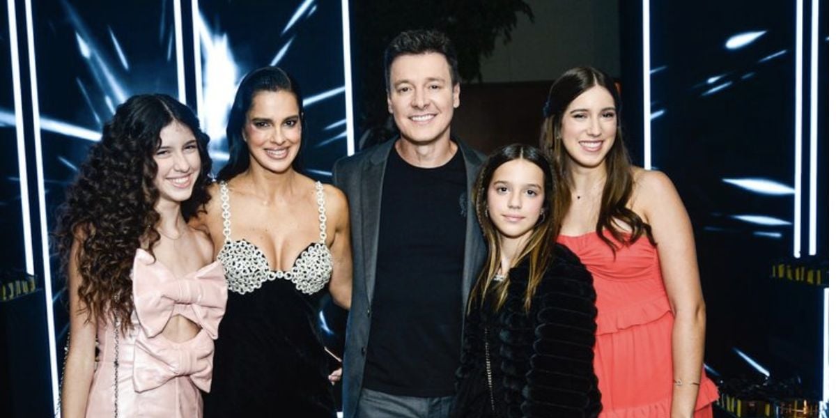 Rodrigo Faro com a esposa, Vera Viel, e as três filhas, Maria, Helena e Clara (Foto: Reprodução / AgNews)