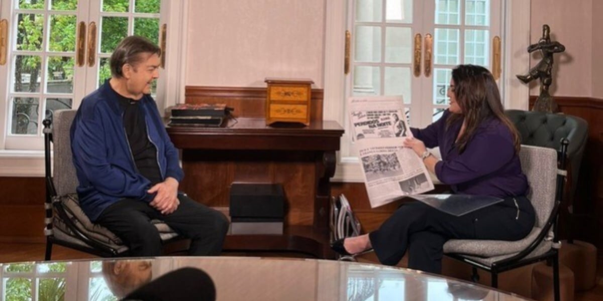 O apresentador ao lado da entrevistadora Fabíola Reipert - Foto: Reprodução/Record