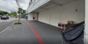 Tapumes brancos foram colocados nas agências do Bradesco fechadas em Belo Horizonte (Foto: Reprodução / Rômulo Ávila)