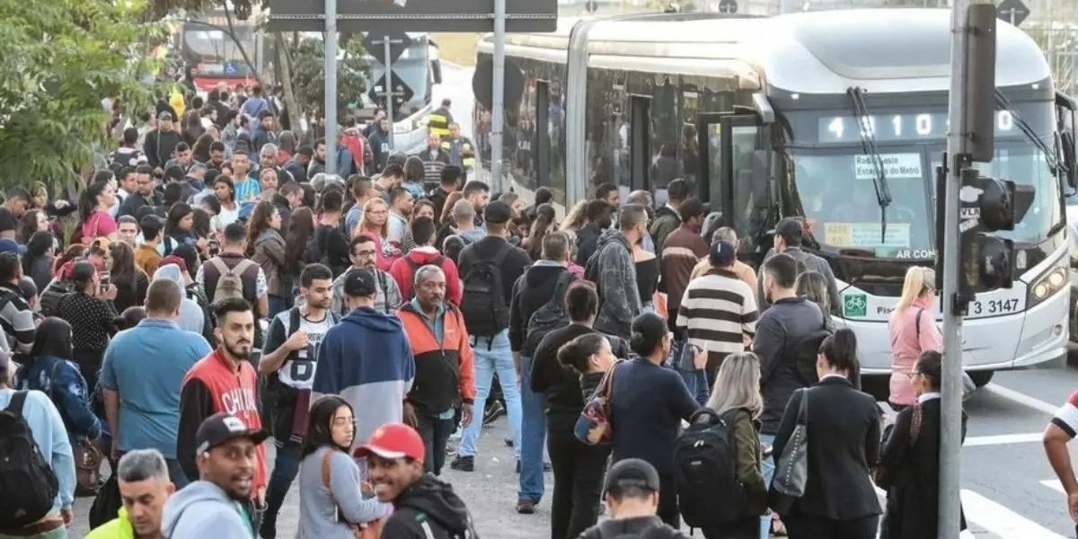 Greve de ônibus (Reprodução/Internet) Greve de ônibus (Reprodução/Internet)
