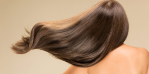 Cabelo liso de mulher (Foto: Reprodução, FreePik)