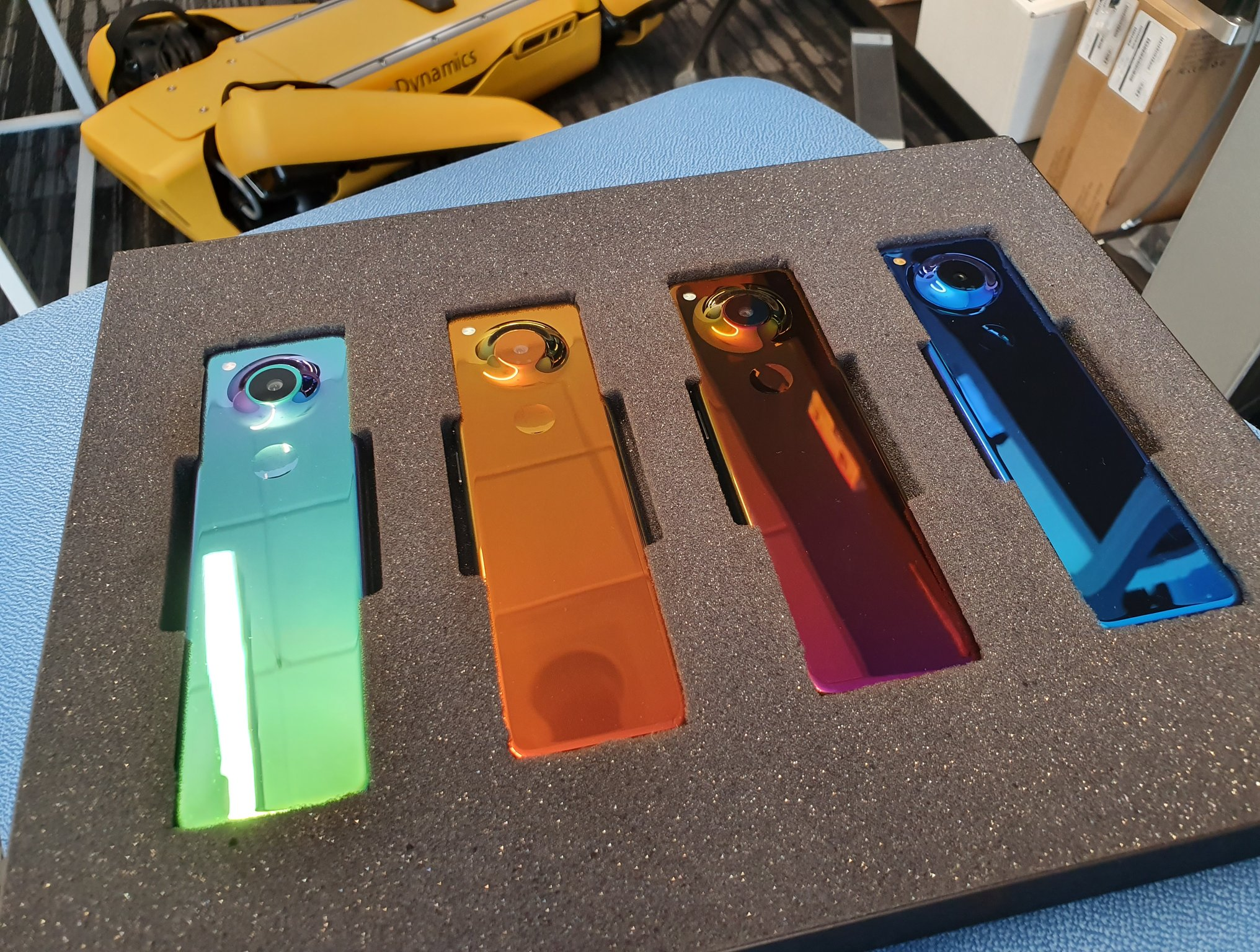 O celular GEM da Essential - Foto Reprodução Internet