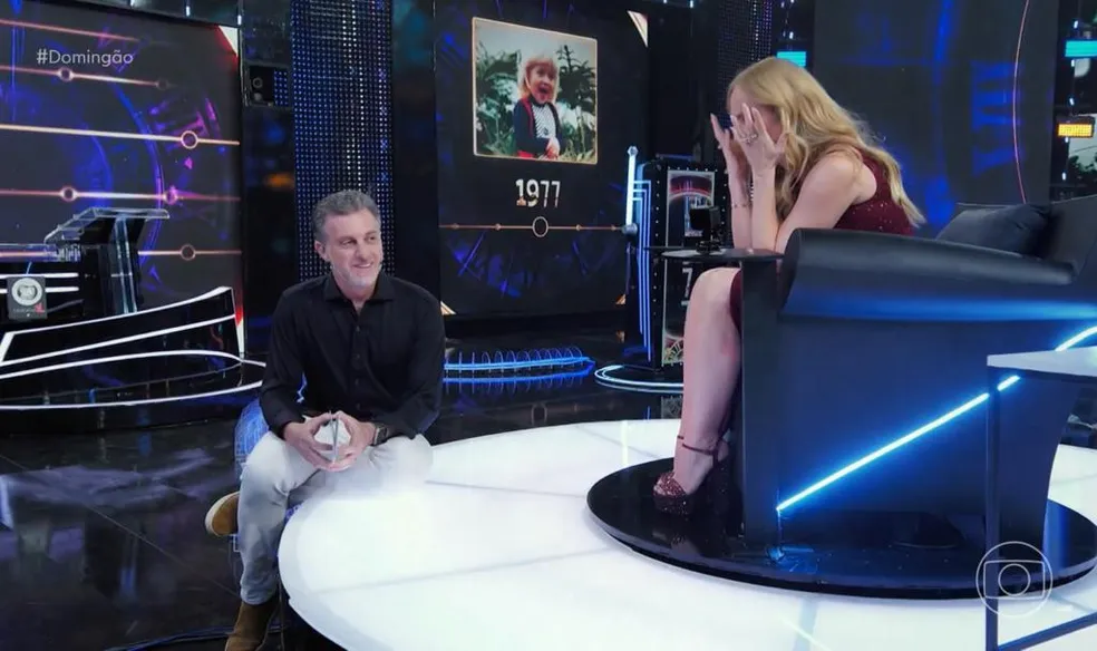 Angélica foi aos prantos no Domingão de Luciano Huck na Globo (Foto: Reprodução/ Internet)