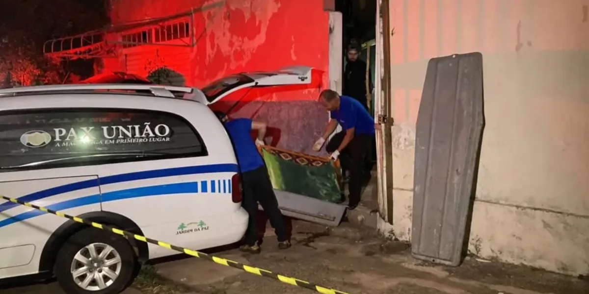 Homem é morto e enterrado em cova no quintal de casa - Foto: Adriano Fernandes