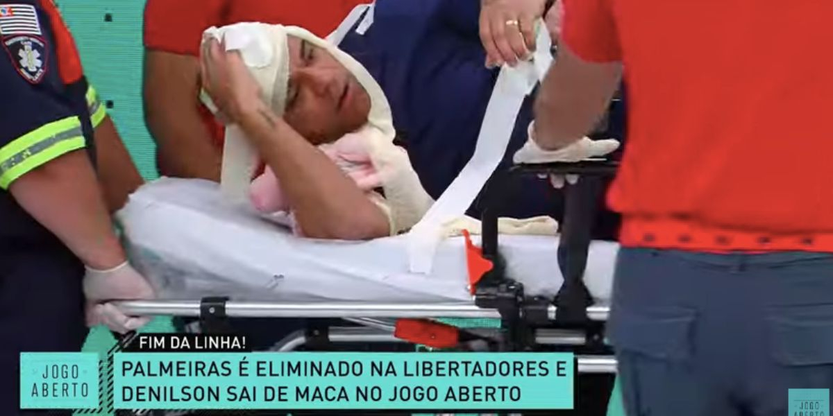 Denílson entrou na brincadeira do Jogo Aberto e teve que sair de maca dos estúdios (Foto: Divulgação)