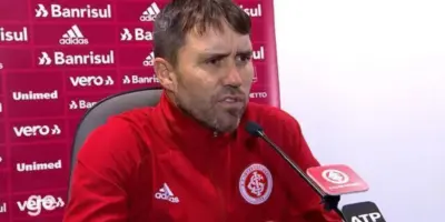 “Todos sabem”: Artilheiro do Inter peita Coudet e expõe desfecho de contrato depois de apenas 1 ano no clube