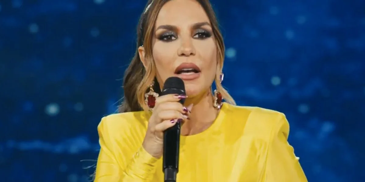 Ivete Sangalo interrompe show e se revolta com mulher de cima do palco (Foto: Reprodução/ Internet)
