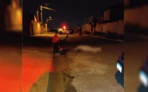 Mulher que foi morta a tiros pelo companheiro teve corpo abandonado no meio da rua, ao do filho de 5 meses, em Aparecida de Goiânia (Foto: Reprodução / Polícia Militar) Mulher que foi morta a tiros pelo companheiro teve corpo abandonado no meio da rua, ao do filho de 5 meses, em Aparecida de Goiânia (Foto: Reprodução / Polícia Militar)