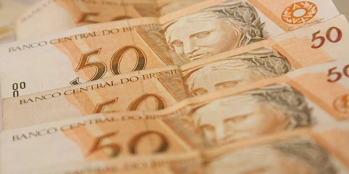 Saque de grande quantia de dinheiro (Foto: Reprodução/ Internet)