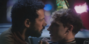 Casal Ramiro e Kelvin em Terra e Paixão (Reprodução/Globo)