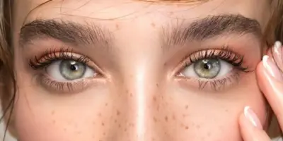 Extensão de cílios NATURAL e sobrancelhas volumosas: Receitinha caseira com 2 ingredientes mudará seu rosto