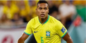 R$ 60 mi e rasteira de Casares no São Paulo: Alex Sandro bate martelo pra vestir azul e define onde vai jogar