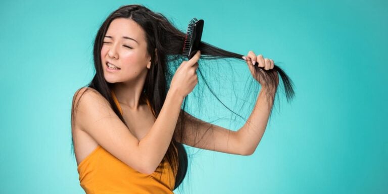 Queda capilar: Veja como escovar o cabelo da forma certa para evitar a quebra Queda capilar: Veja como escovar o cabelo da forma certa para evitar a quebra