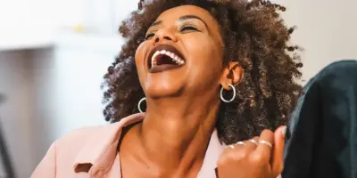 Pele de porcelana e cabelo matador: 3 receitinhas de sucos milagrosos pra entrar em 2024 até 30 anos mais nova