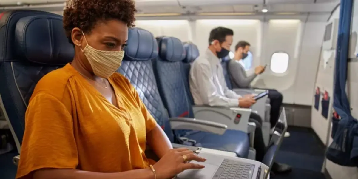 Anvisa determina fim da obrigatoriedade do uso de máscaras em aeroportos e aviões (Foto: Reprodução/ Internet) Anvisa determina fim da obrigatoriedade do uso de máscaras em aeroportos e aviões (Foto: Reprodução/ Internet)