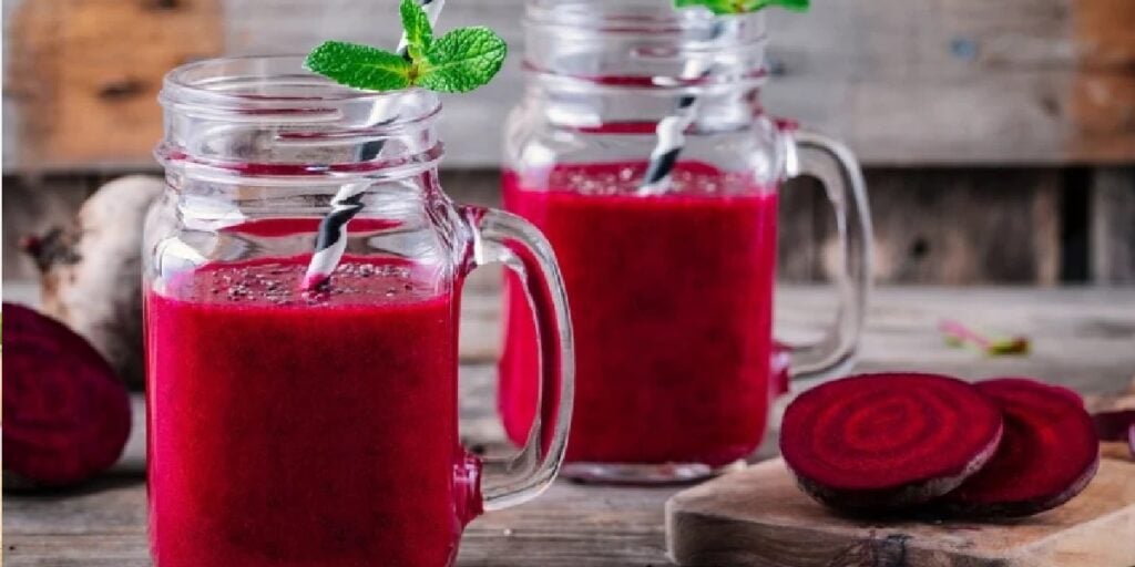 O suco de beterraba auxilia no combate de doenças (Foto: Reprodução/ Internet)