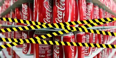 Corpo estranho é encontrado na Coca-Cola - Montagem TVFOCO