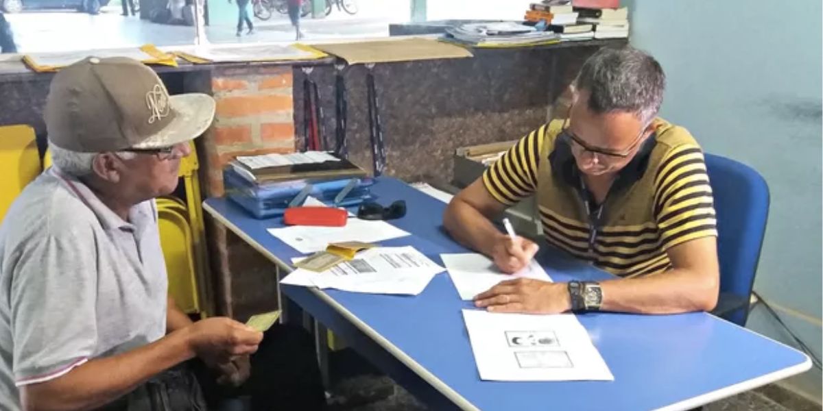 José Correia Neto fez pedido da carteira do idoso (Foto: Reprodução / Fernanda Bonilha/G1)
