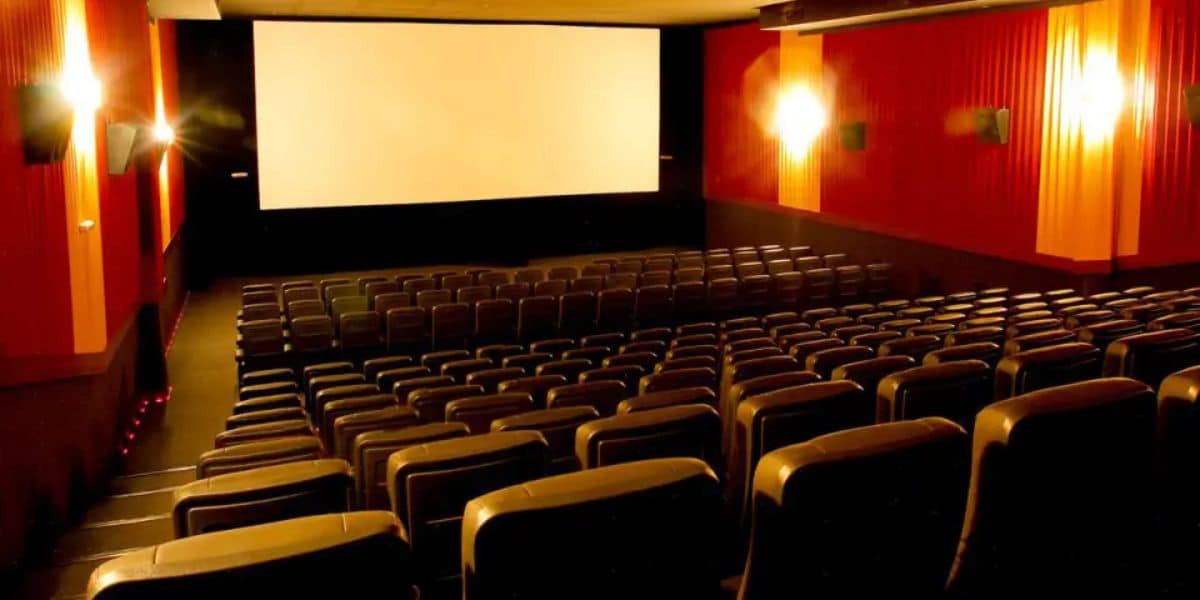Cinesystem do Shopping Curitiba encerrou suas atividades em 2005 (Reprodução: Internet)