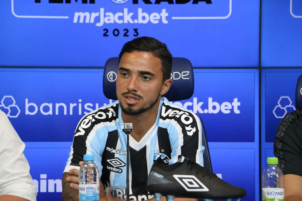 ábio em entrevista coletiva na apresentação no Grêmio (Foto: João Victor Teixeira)