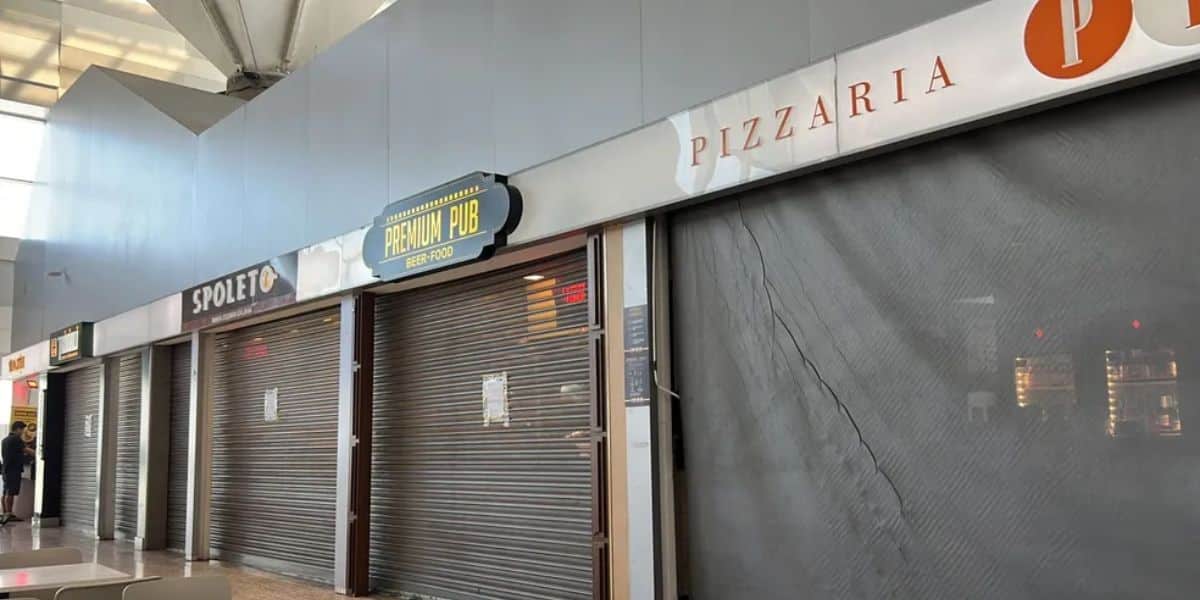 Restaurantes fechados no Aeroporto de ViraCopo (Reprodução: Internet)