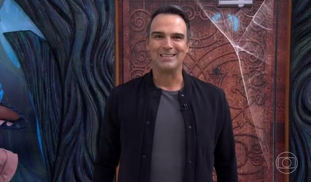 Tadeu Schmidt é o apresentador do BBB24 (Foto: Reprodução / Globo)