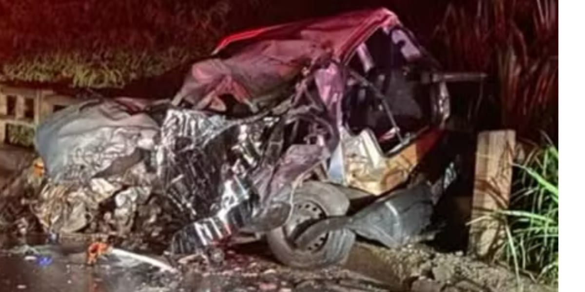 Carro em que o atleta estava com a namorada (Foto: Reprodução/ Internet)