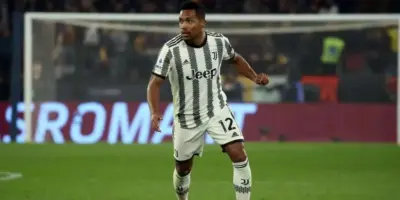 Volta triunfal aos 33 anos, 700 mil de salário e martelo batido no Santos: 3 bombas de Alex Sandro confirmadas