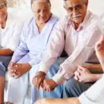 Milhões de idosos com mais de 60 anos garantem 2 benefícios (Foto: Reprodução/ Canva)
