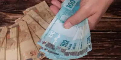 Maior que o 13º: Nova lei do abono libera mais de R$ 1.200 em parcela única para 20 milhões de brasileiros