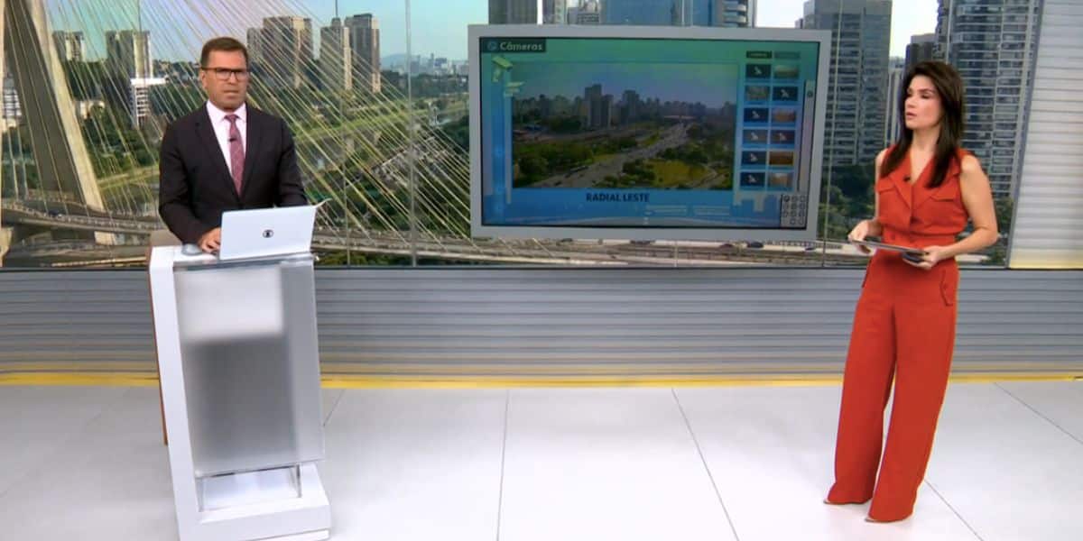 Rodrigo Bocardi e Sabina Simonato no estúdio do Bom Dia São Paulo (Foto: Reprodução / Globo)