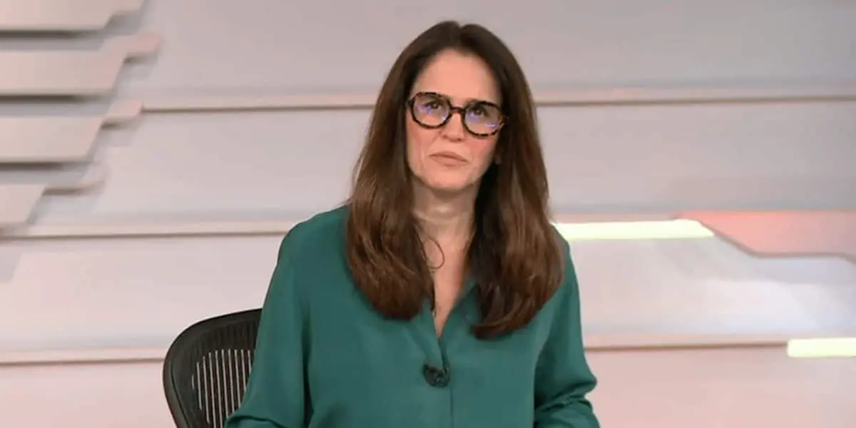 Ana Luiza Guimarães na bancada do Bom Dia Brasil (Reprodução: Globo)