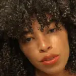 Quem está em transição ou possui cabelo crespo precisa seguir esses cuidados infalíveis (Foto: Reprodução Internet)